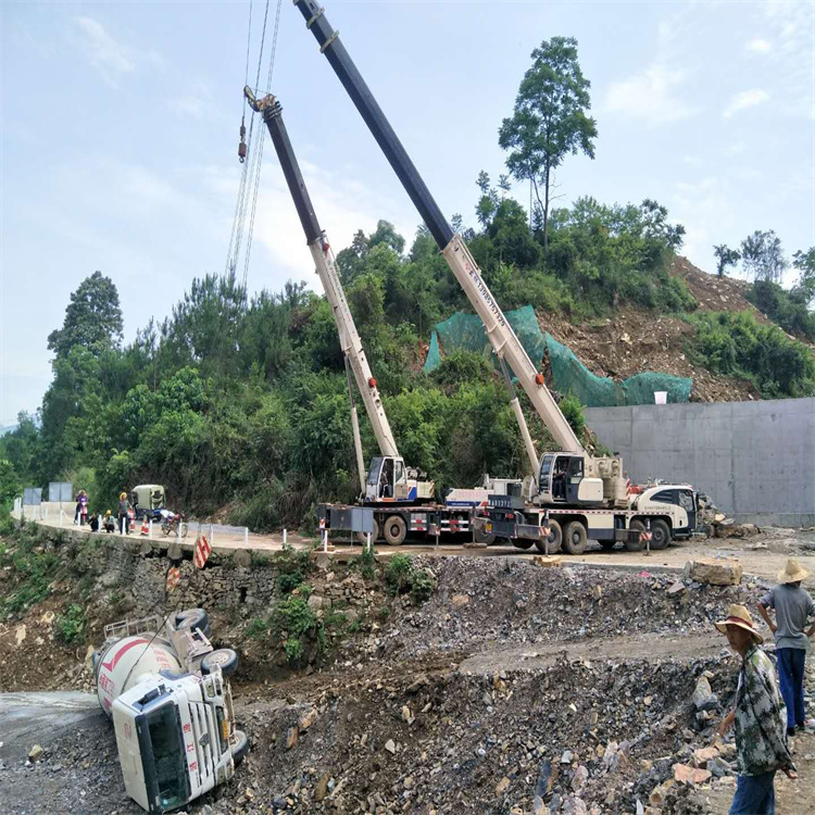 弋阳县汽车掉沟里叫吊车救援要多少钱