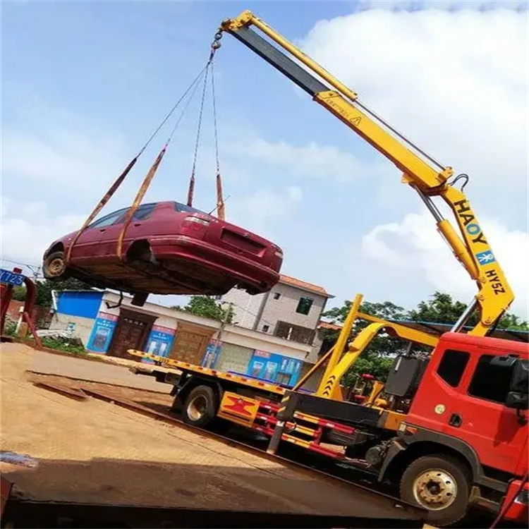 弋阳县吊车吊汽车的正确方法